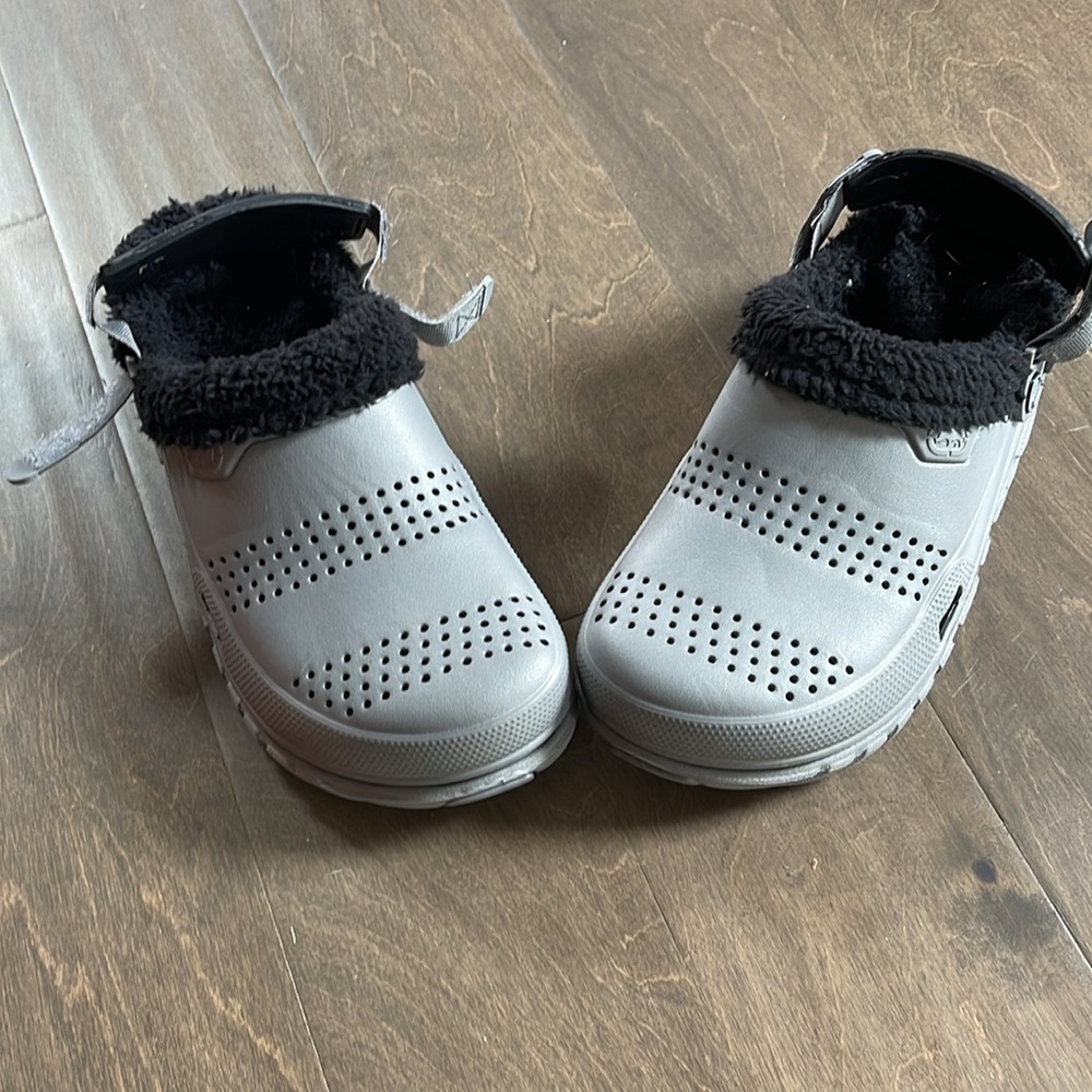 Unisex New Winter Slip on shoes Size 9 (uniltd brand)